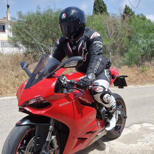 🛡️ The Ultimate Guide to Motorcycle Leather Suits: Safety, Style, and the Choice Between 1-Piece and 2-Piece