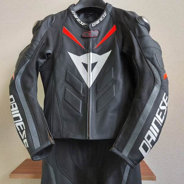 Limited Offer  Super Speed D1 Motorcycle Leather Suit Two Piece / Metal D1 Gloves