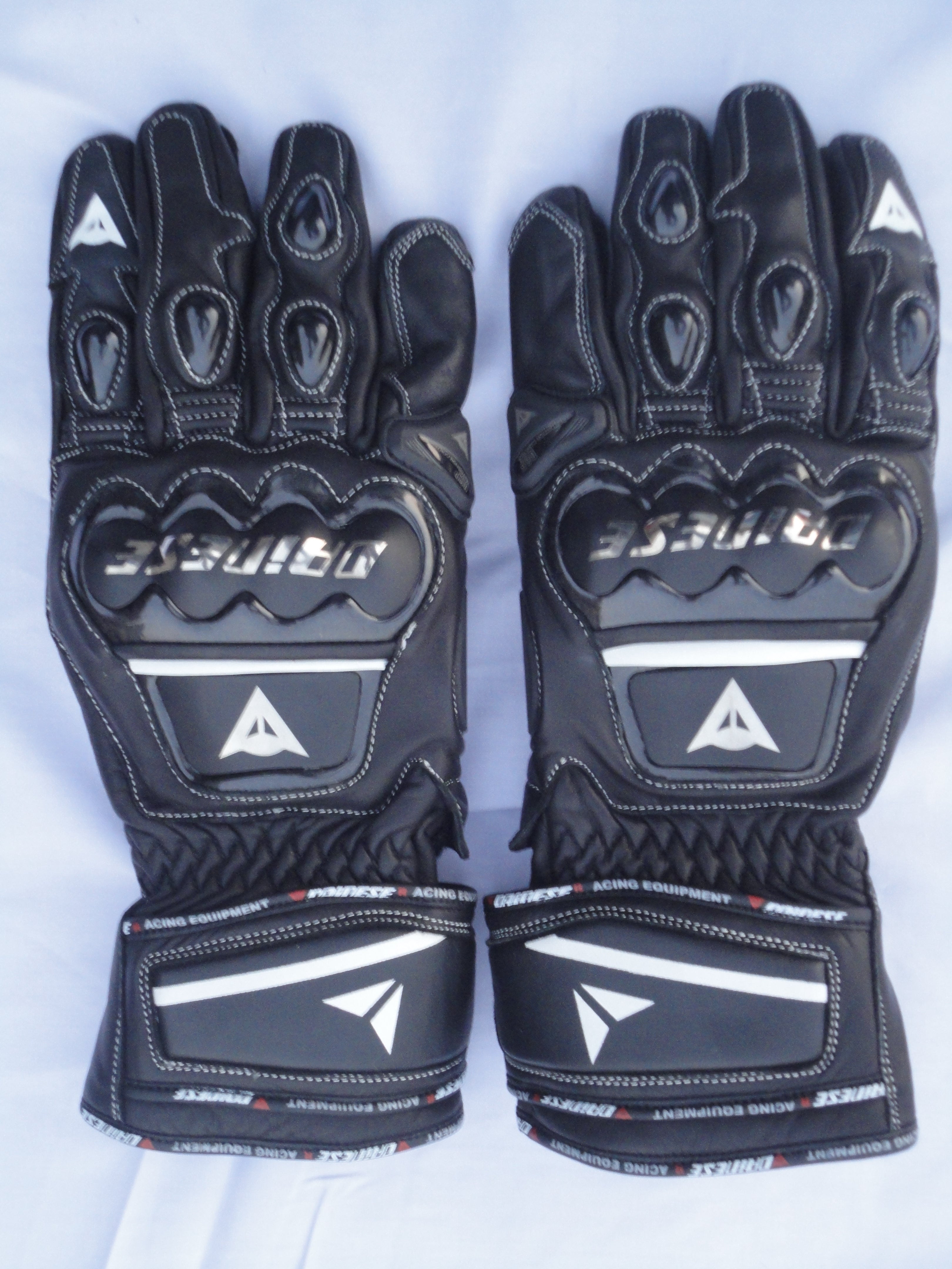 Limited Offer  Super Speed D1 Motorcycle Leather Suit Two Piece / Metal D1 Gloves
