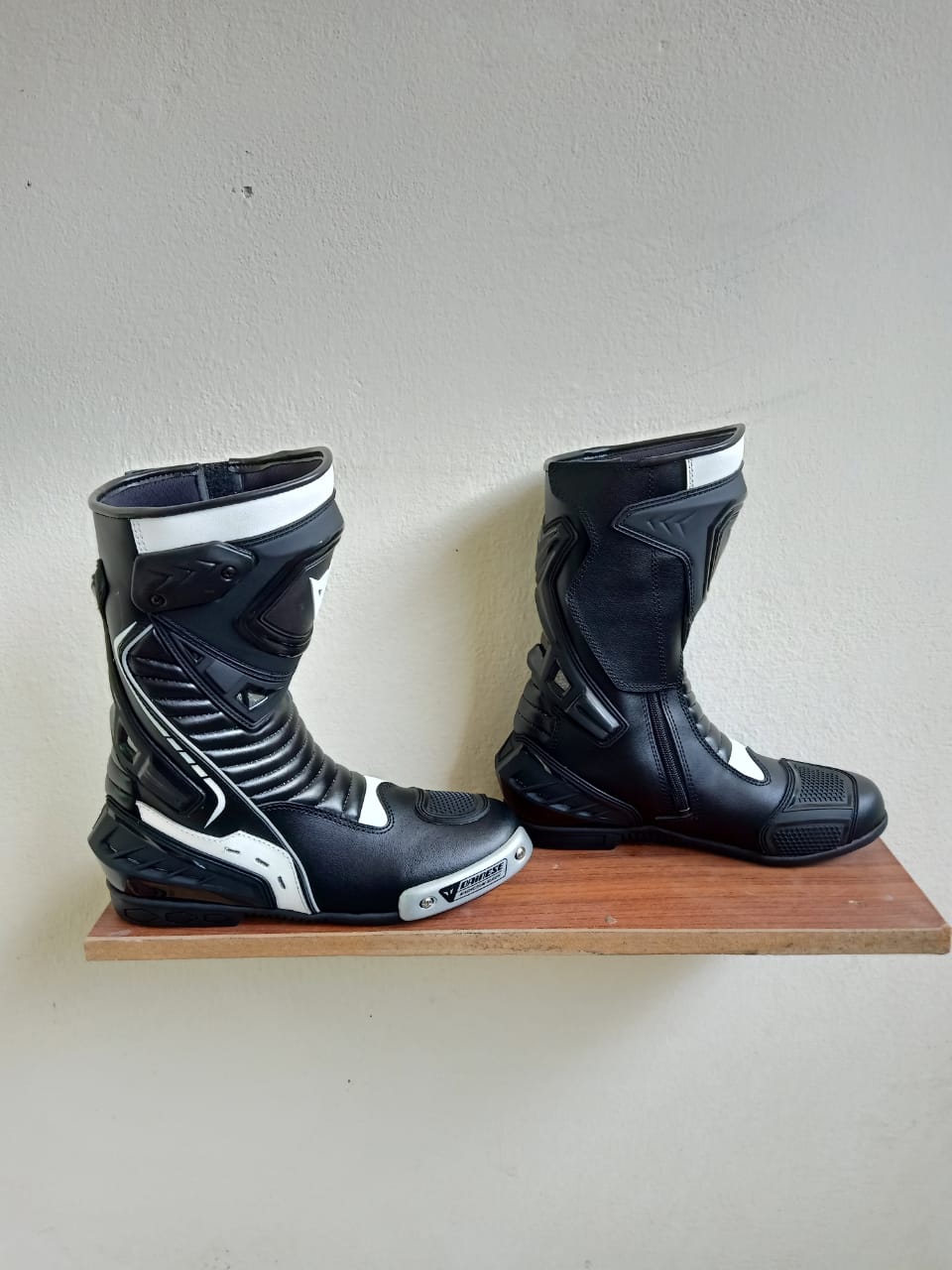 New 2024 Black White Motogp Replica Motorbike Leather Motorcycle Shoes Boots